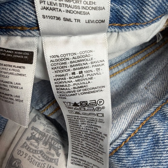 Levi's Women's 501 Denim Shorts Distressed Frayed Hem Light Wash W30 Button Fly - Picture 4 of 9